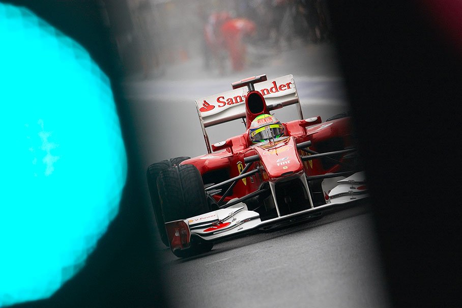 Green lights at pitlane exit for local hero Felipe Massa, Ferrari