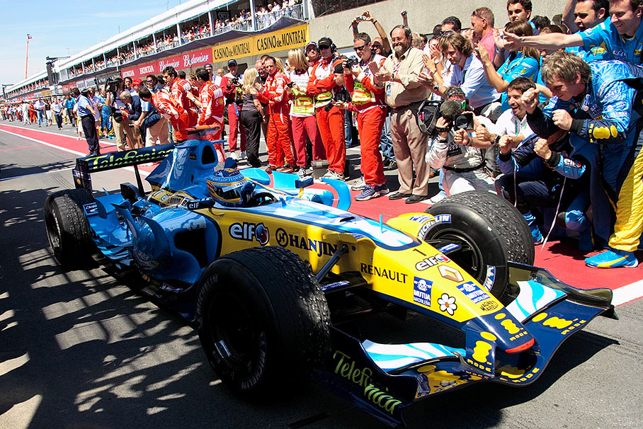 Fernando Alsonso being welcomed by his frenetic mechanics in front of parc fermé