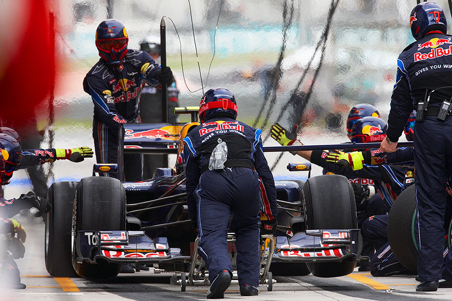 Mark Webber, Red Bull Racing, performs a pit stop