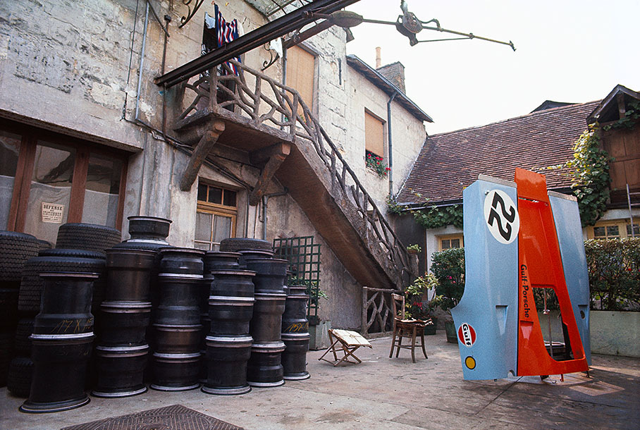24h Le Mans 1970: A Porsche 917 bodywork nestled in French idyll, a farm house on countryside rented by Porsche