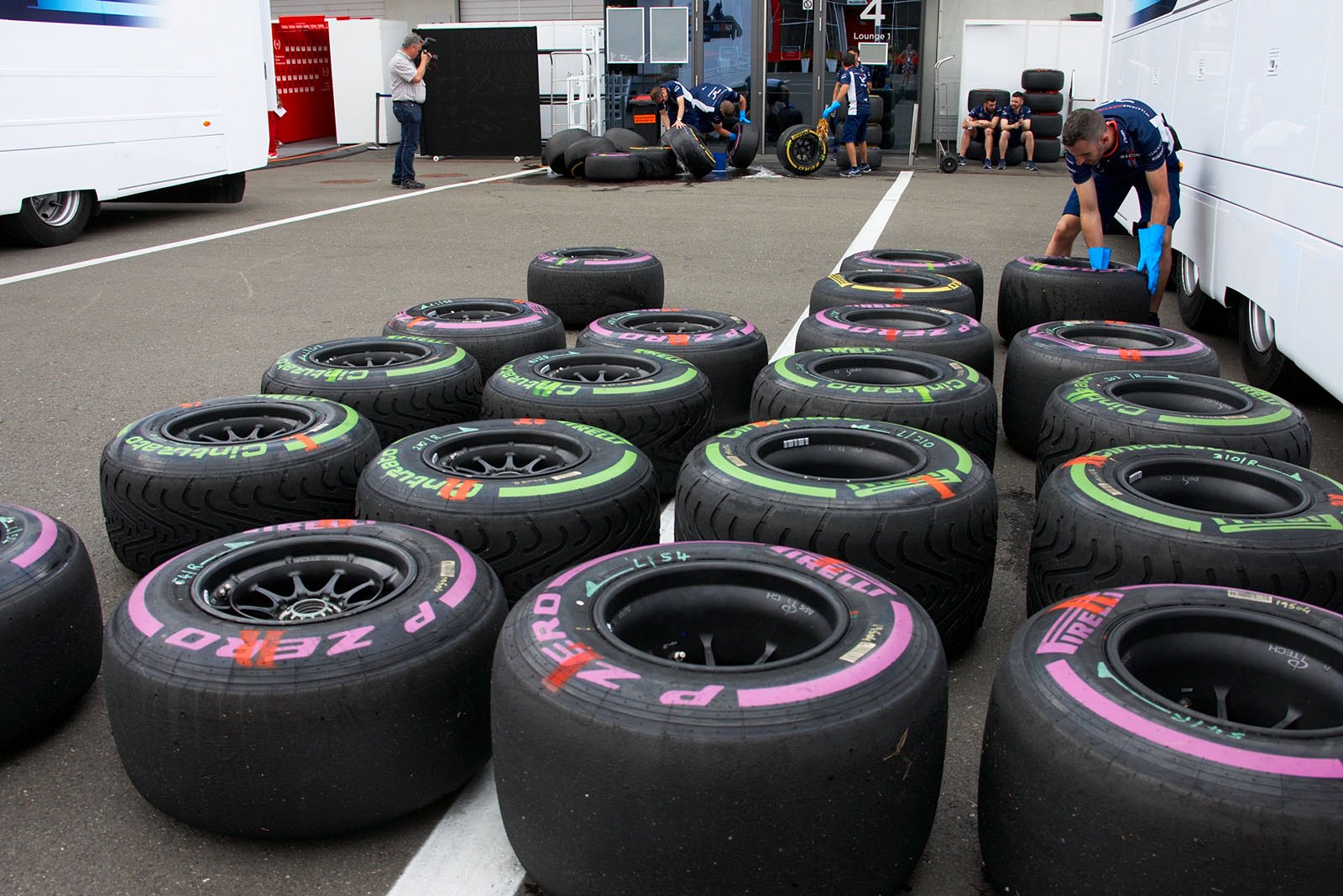 Tyre compounds in paddock
