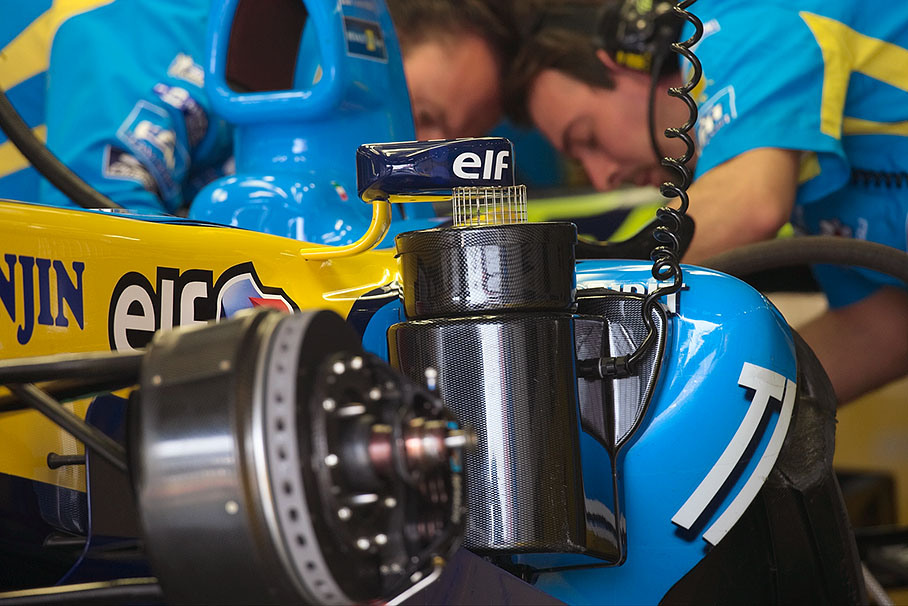 Cooler device attached to sidepod