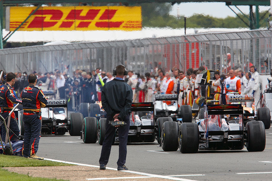 The grid is being cleared for the formation lap