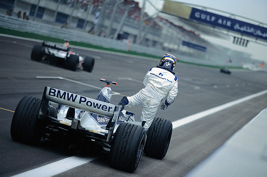 Juan Pablo Montoya leaves his Williams FW26-BMW P84 after crawling across the finish line and becomes 13th placed