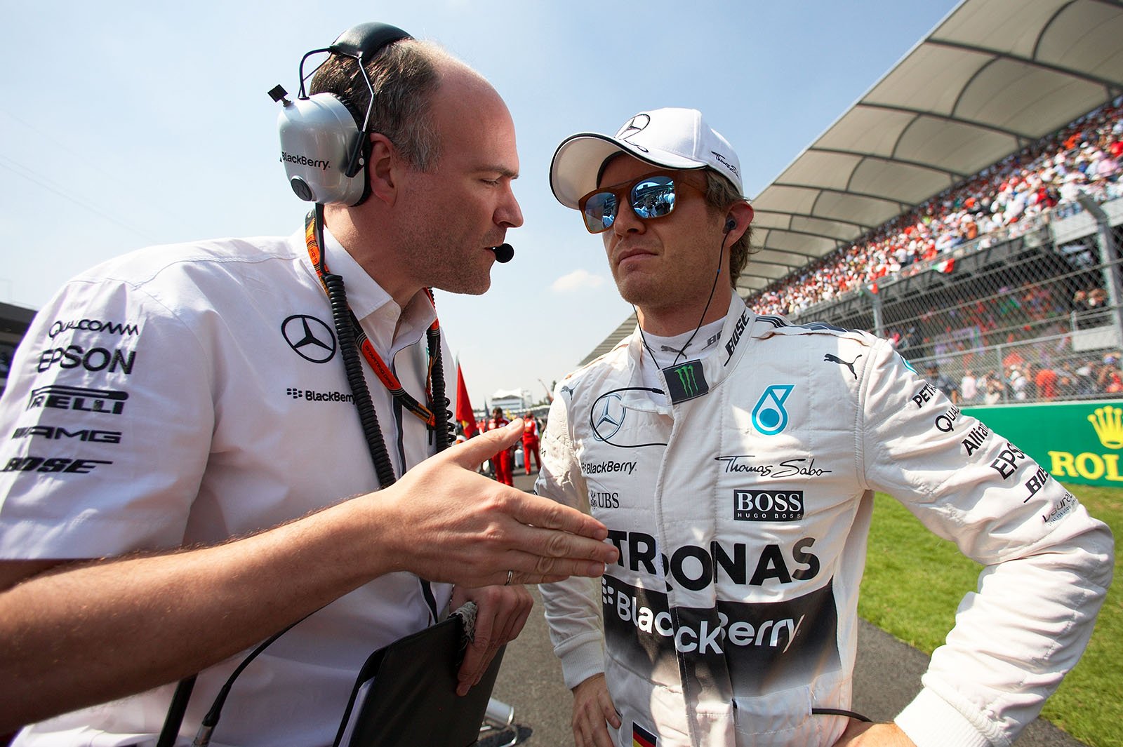 Nico Rosberg with a Mercedes engineer on the grid, Mexican Grand Prix, 2015