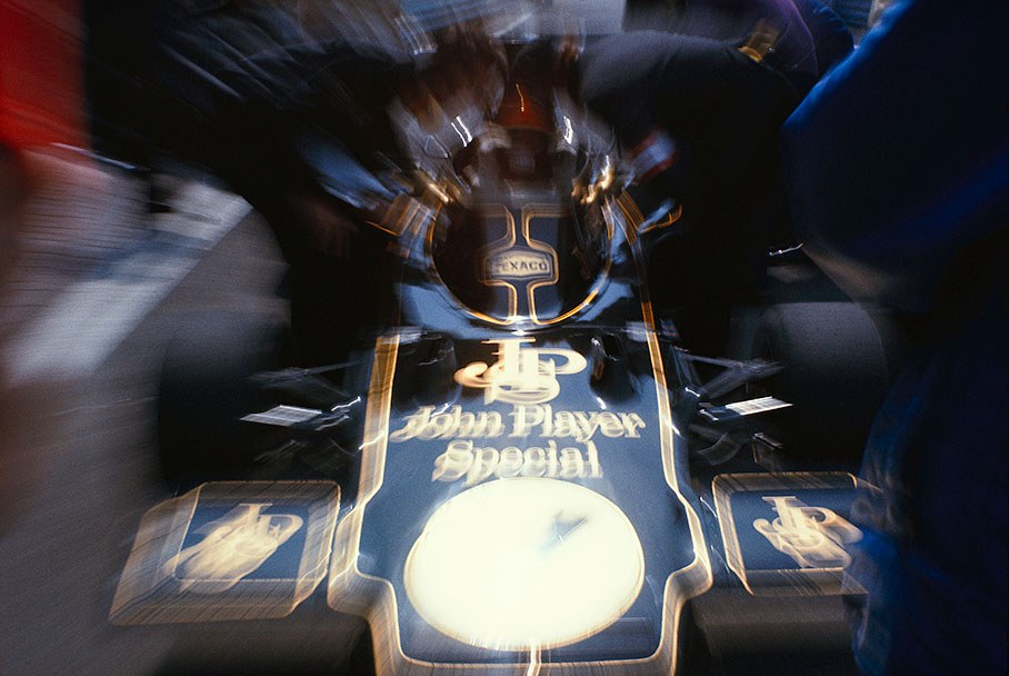 A zoom of Fittipaldi's Lotus