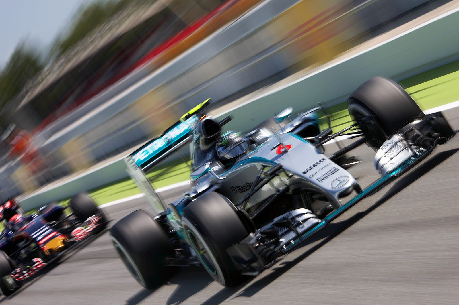 Nico Rosberg, Mercedes, followed by Verstappen