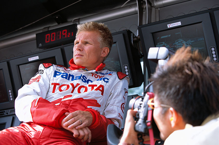 Mika Salo reaxes at pitwall command center