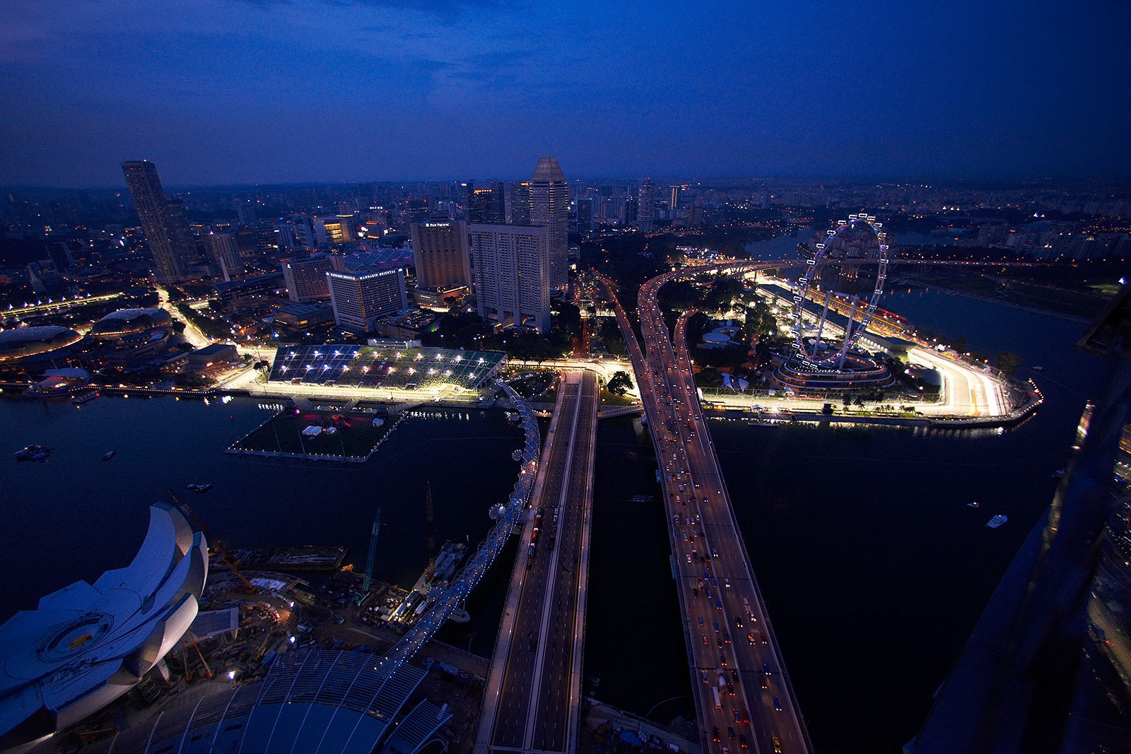 A bird's view at the massively illuminated Singapore racetrack and the darker 'regular' streets