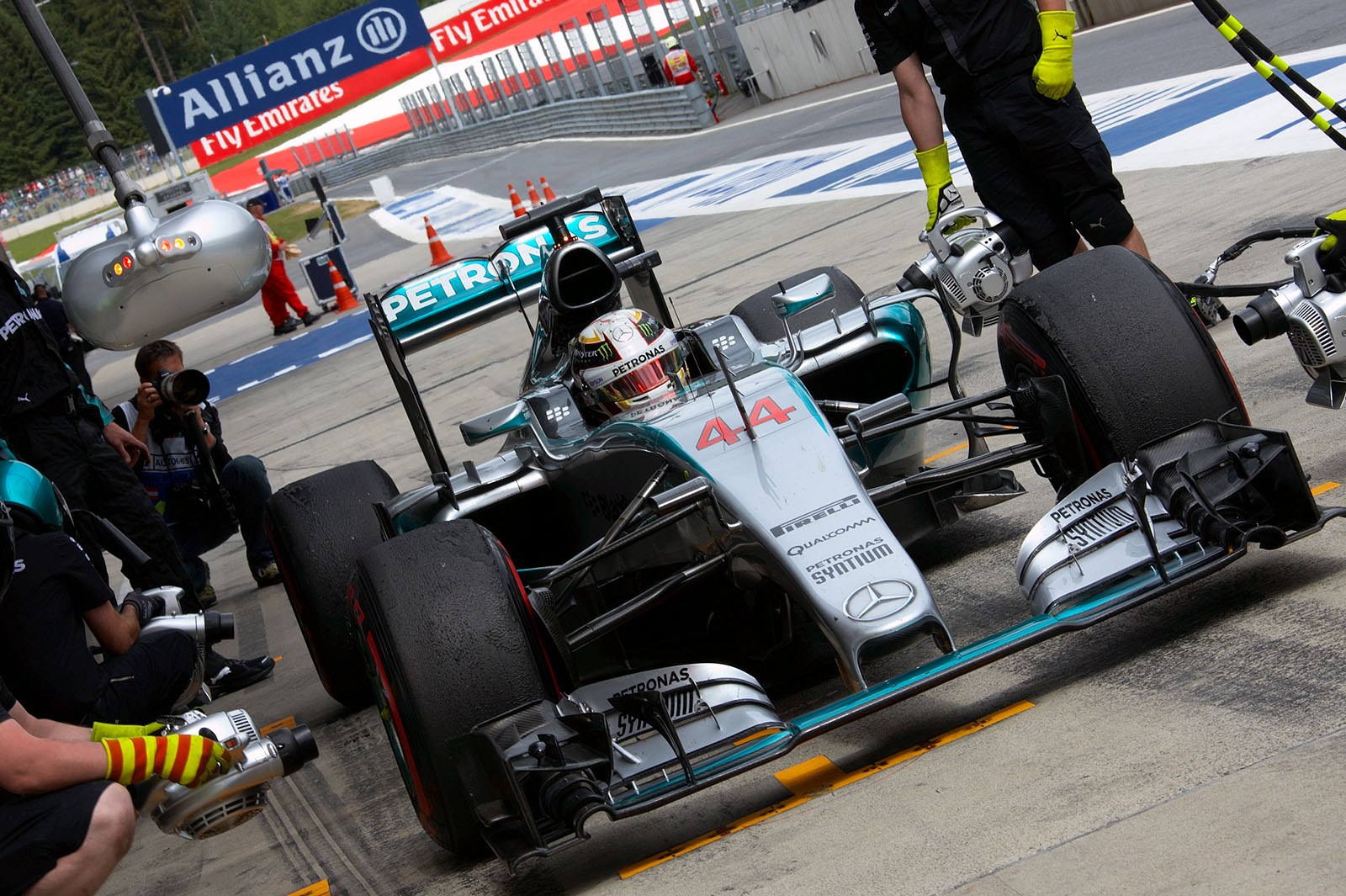Lewis Hamilton, Mercedes, back to the pits