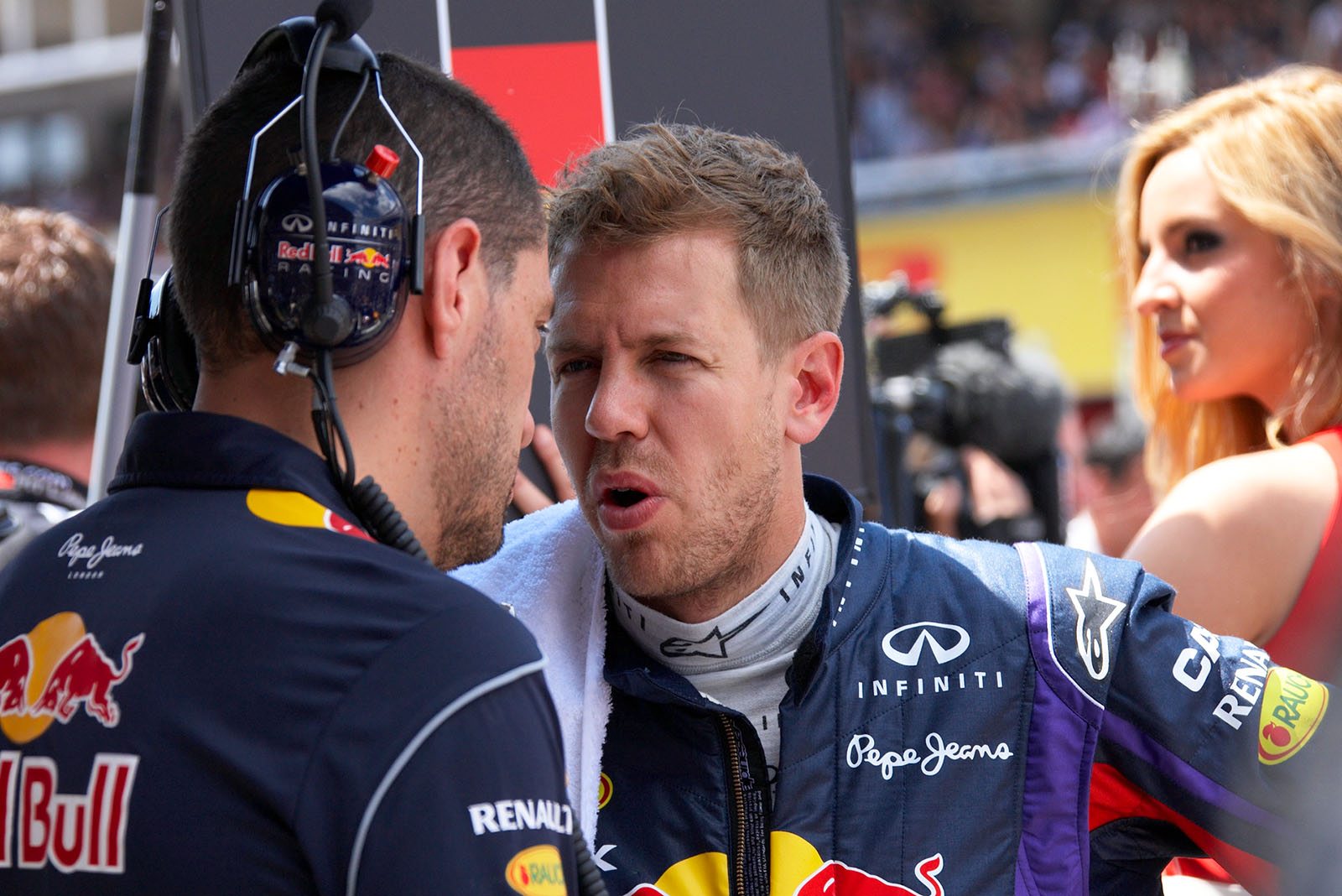 Red Bull driver Sebastian Vettel talks to this race engineer Rocquelin, Spanish Grand Prix, Barcelona, 2013