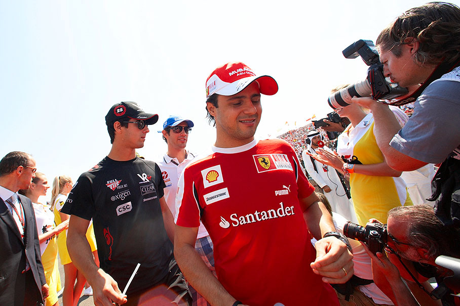Felipe Massa walks to drivers parade in front of di Grassi and Senna