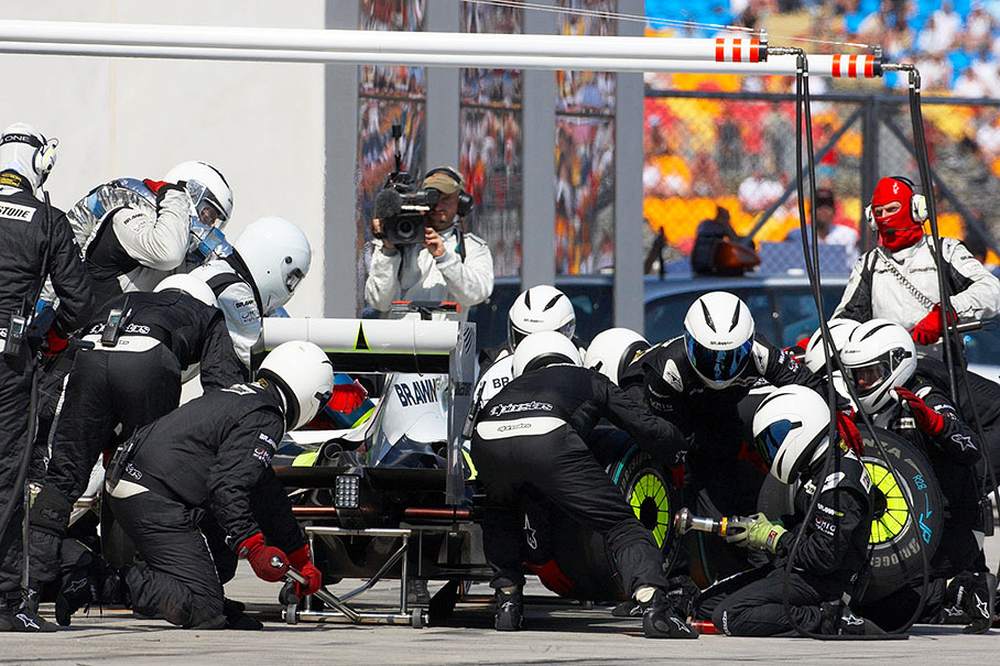 Jenson Button receives a fast service at Brawn Grand Prix pits