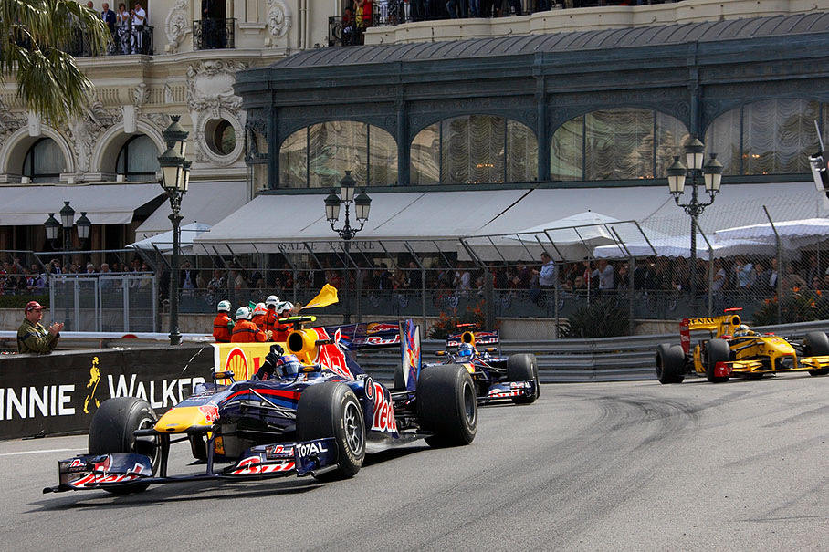 Honoury lap of race winner Mark Webber