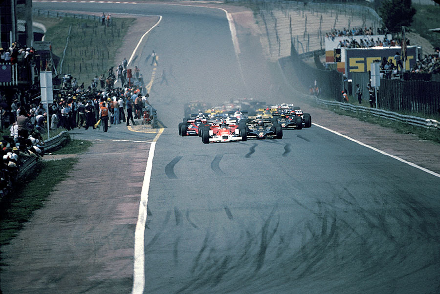 Start of the 1978 Spanish GP Jarama, James Hunt in the McLaren-Cosworth takes the lead from polesetter Andretti on Lotus
