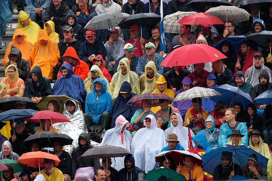 Even heavy rain does not spoil the joy of watching