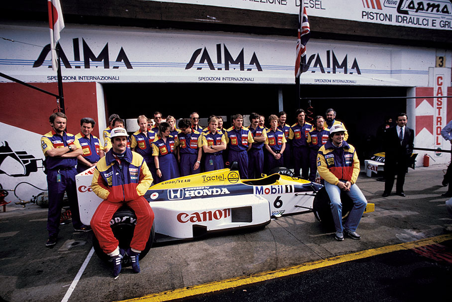 Williams team group photo with Nigel Mansell and Nelson Piquet