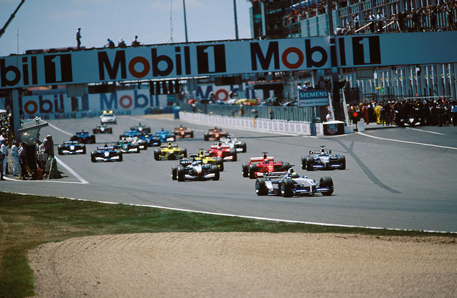Start, with Ralf in the lead