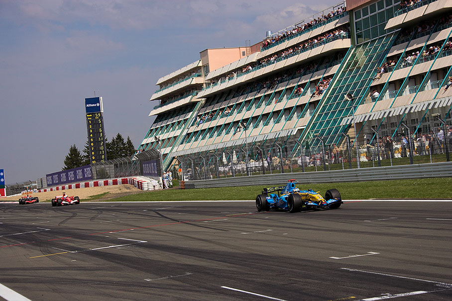 Alonso leads the leaders