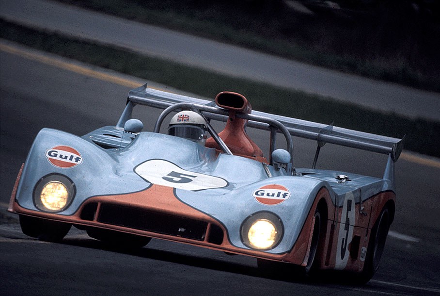 Race winner Derek Bell (GB) on Mirage M6 Ford 605