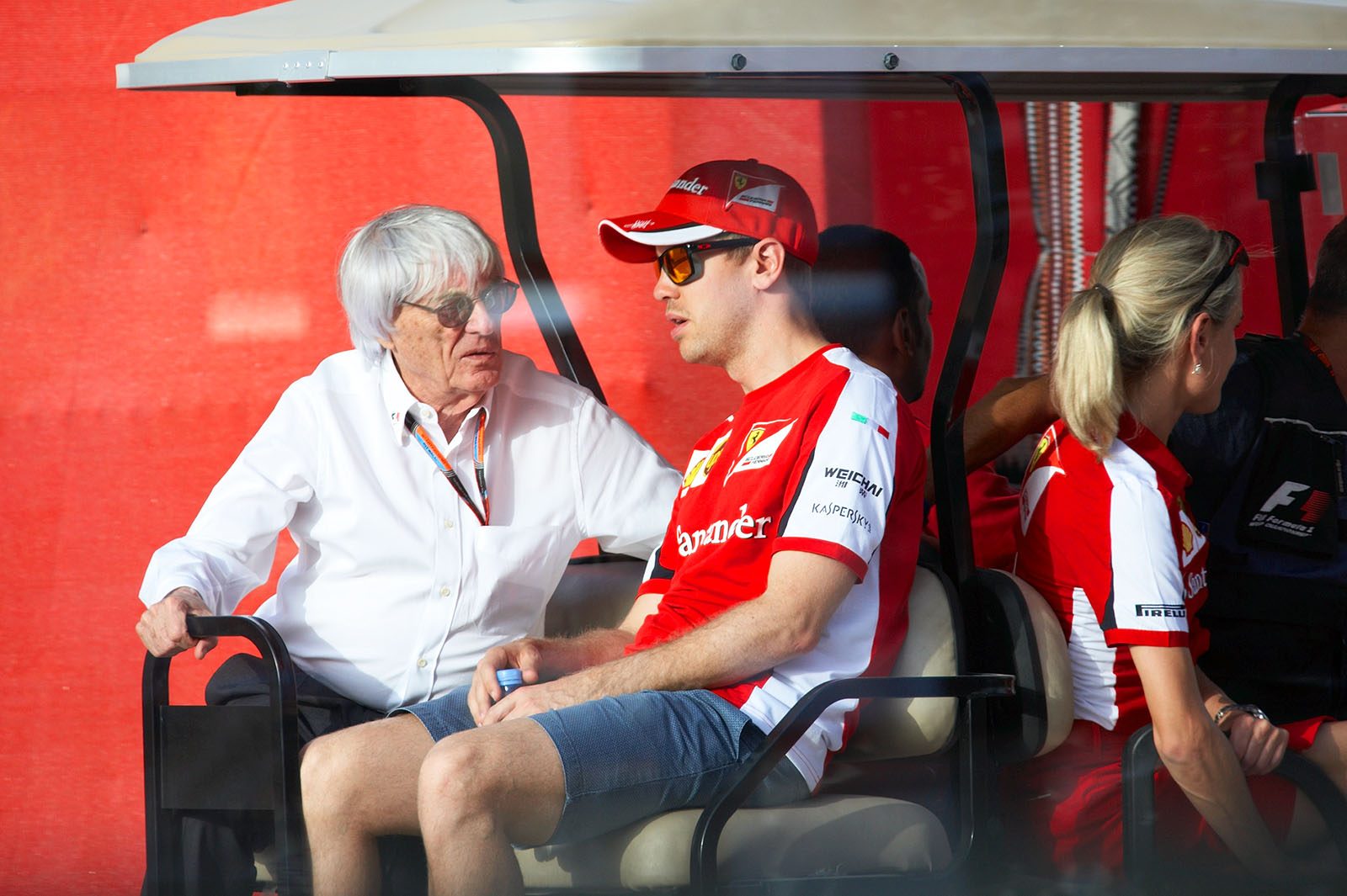 Bernie talkes to Seb, Bahrain Grand Prix, 2015