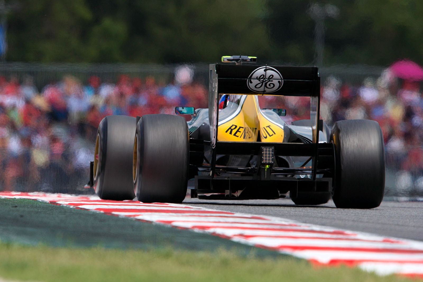 Vitaly Petrov, Caterham