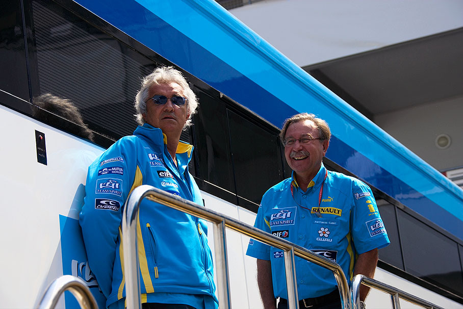 Flavio Briatore with Jean-Francois Caubet, ING Renault F1 Team Head of Communications