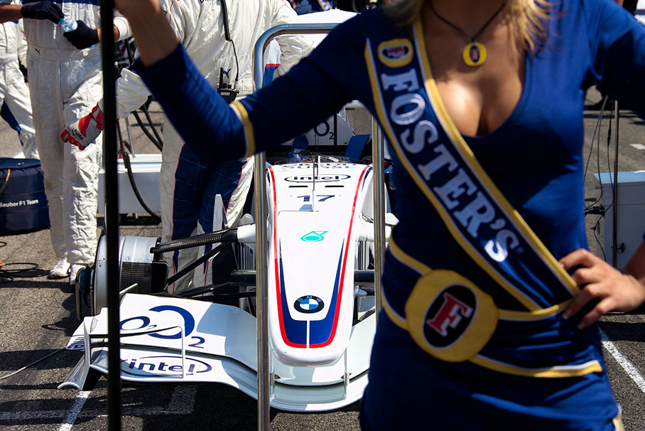 Villeneuve's car being guarded by a Foster girl