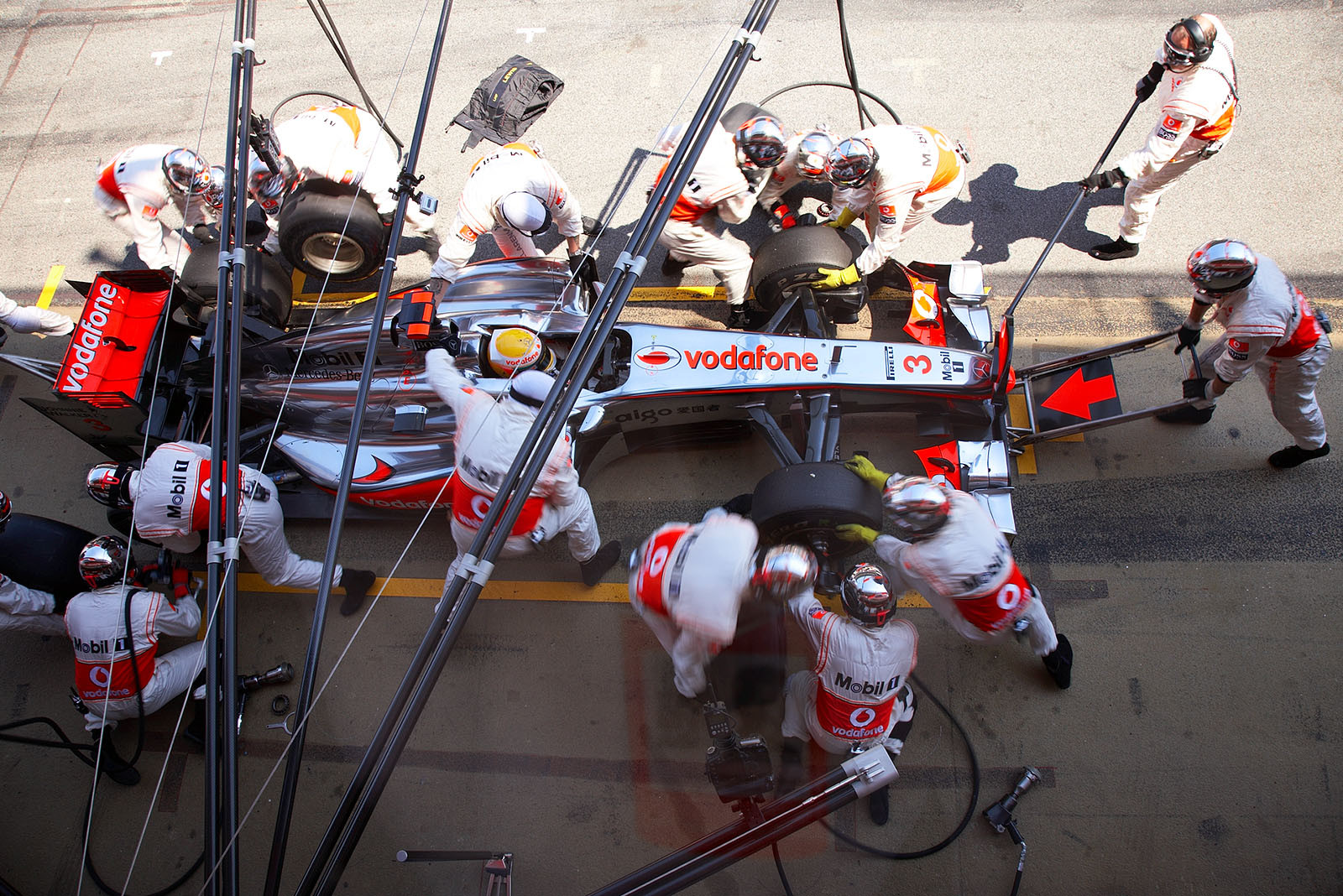 Pit stop of Lewis Hamilton, McLaren-Mercedes.
