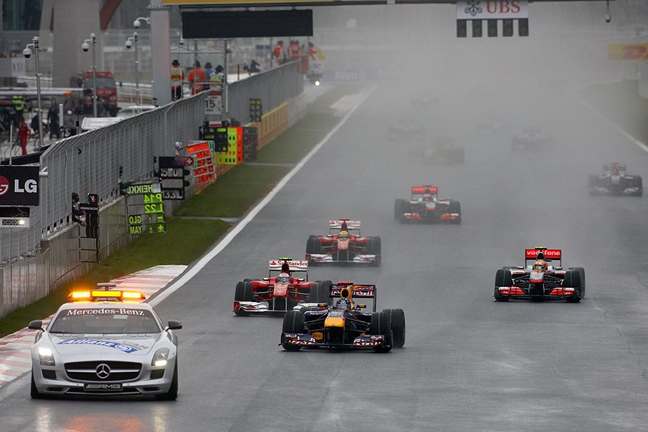 Another safety car phase (after Webbers accident) slows the field down, Vettel still leads in front of Alonso and Hamilton