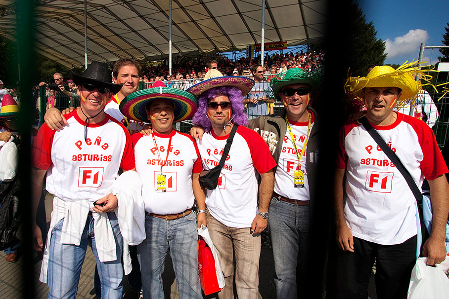 Spanish fans with sombreros