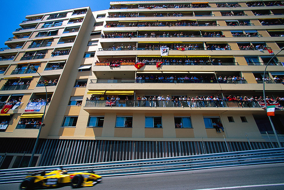 Heinz-Harald Frentzen up the hill towards Casino corner.