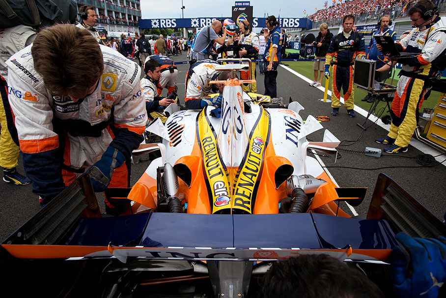 Last preparations are being made at Piquet's Renault