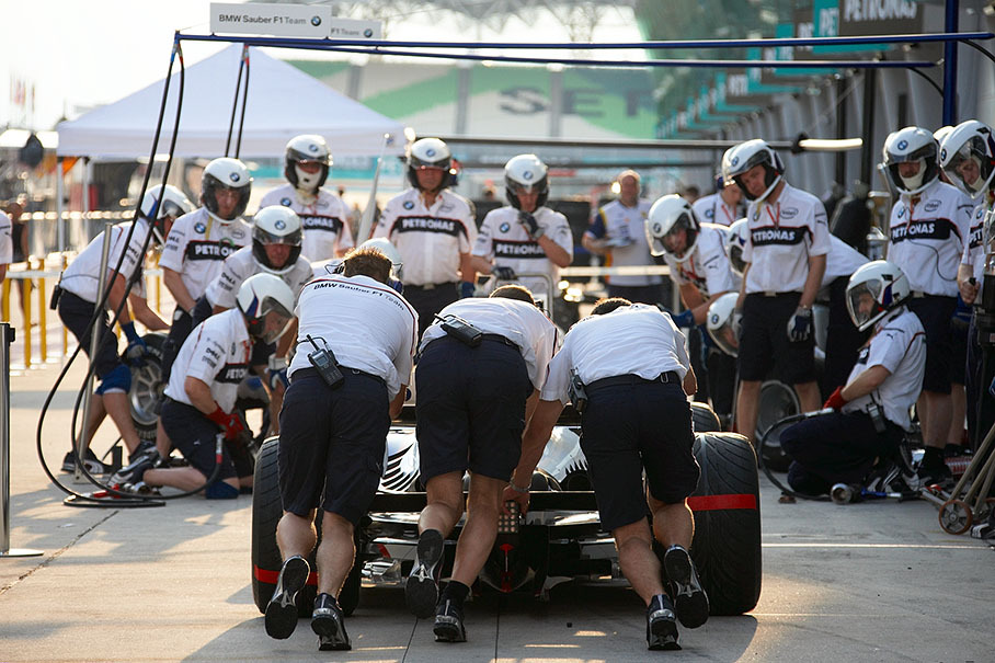 BMW Sauber pit crew practices pit stops