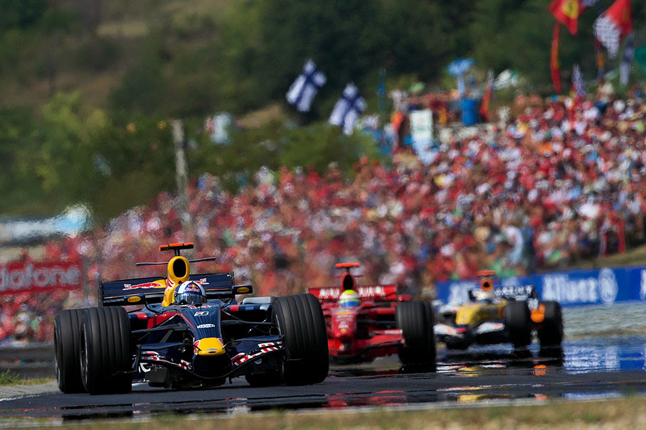 Coulthard in front of Massa