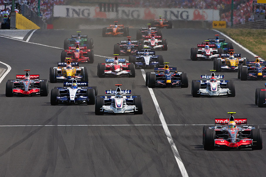 The start, Nick Heidfeld still in second position