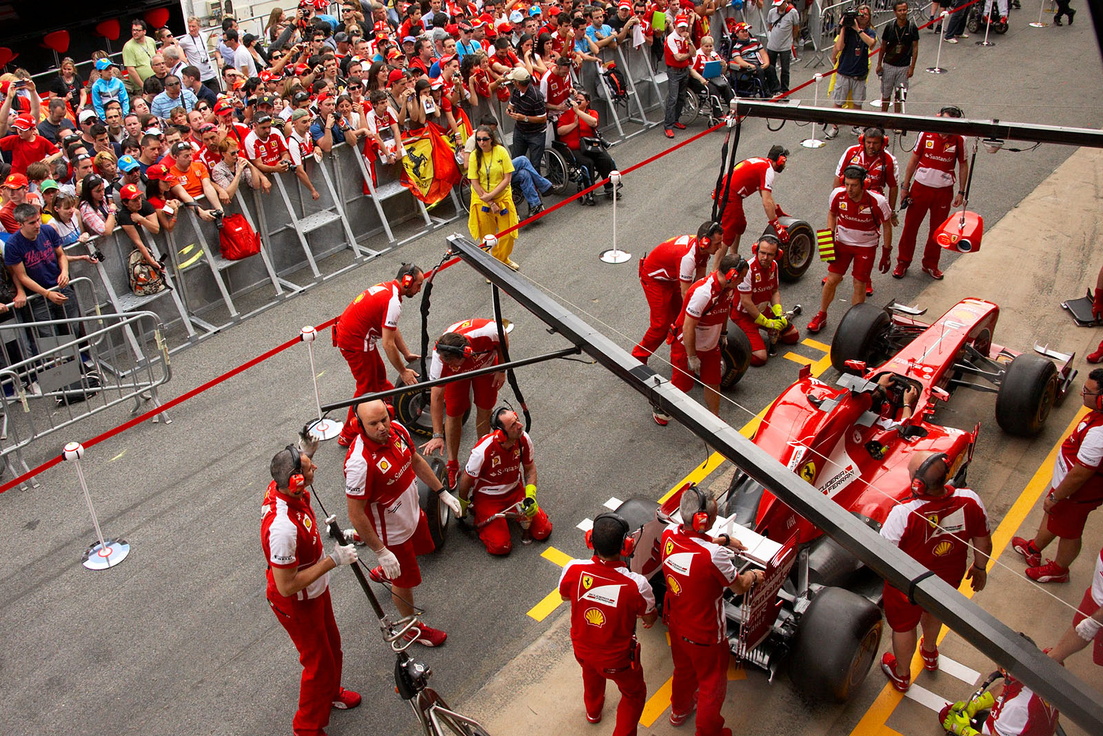 Ferrari practises pit stops on Thursday afternoon