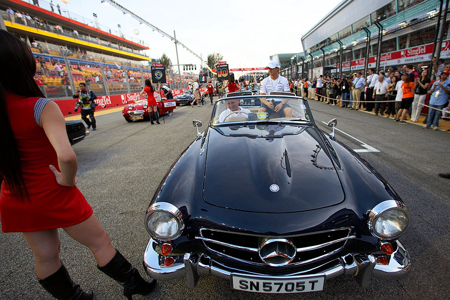 Nico Rosberg is presented in a Mercedes oldtimer