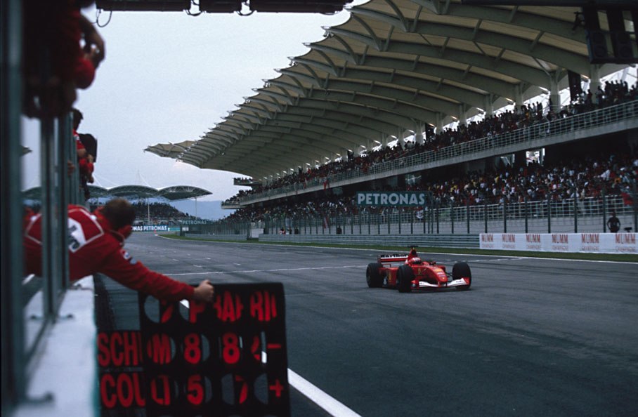 Rubens Barrichello passes pitwall signal