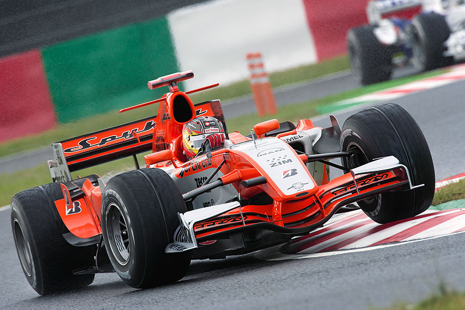Tiago Monteiro curbing with his Spyker-MF1