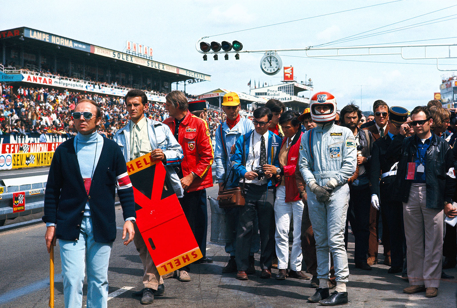 Helmut Marko (A) awaits the arrival of team mate Gijs van Lennep (NL) for a pit stop with the later winning Porsche 917K 053, entered by Martini International Racing Team
