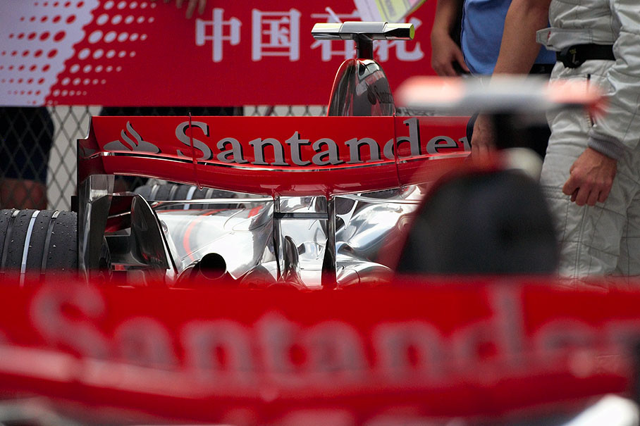 McLaren rear wing in qualification setup