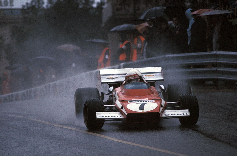 Clay Regazzoni drifts in the rain with the Ferrari 312B2, Monaco GP Monte Carlo 1972