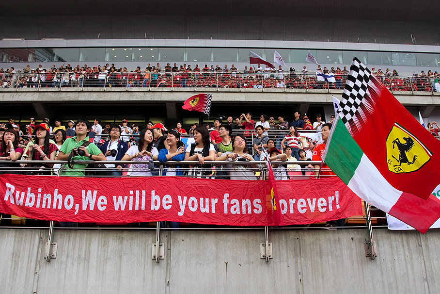 Chinese fans show their devotion to Rubens Barrichello