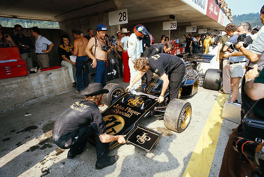 Lotus mechanics fit the nose cone at Emerson Fittipaldi's Lotus during practice