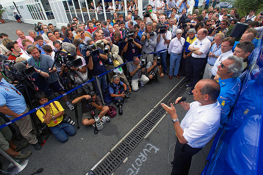 Ron Dennis as a spokesman for all Michelin-equipped teams gives statement to all media about the tyre problems during practice at the US GP