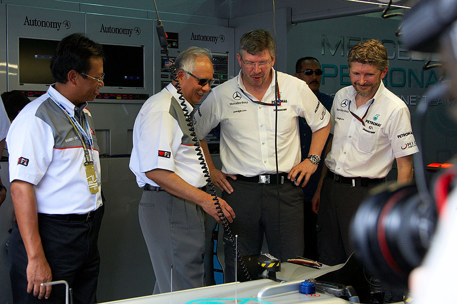 Malaysian Youth and Sports Minister Datuk Ahmad Shabery Cheek and Malaysian 6th Prime Minister Dato Sri Mohd Najib take a close look at the Mercedes silver arrow in pits