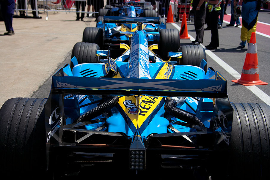 Renaults in parc fermé