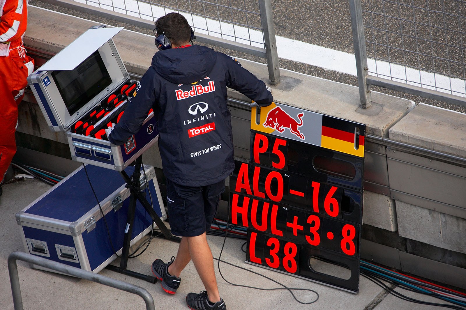 Race lap 38, P5 for Red Bull driver Sebastian Vettel, 16 sec. behind Alonso