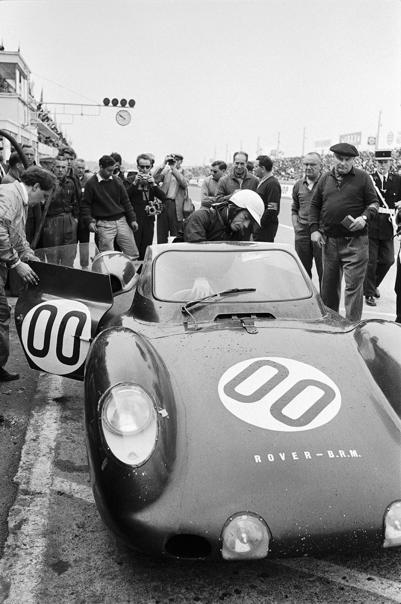 Richie Ginther (USA) enters the cockpit of the Rover-BRM Turbine entered by Owen Racing Organisation which was not classified as 'Invited entry'.